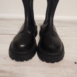 Women Boots  color black USA size 5